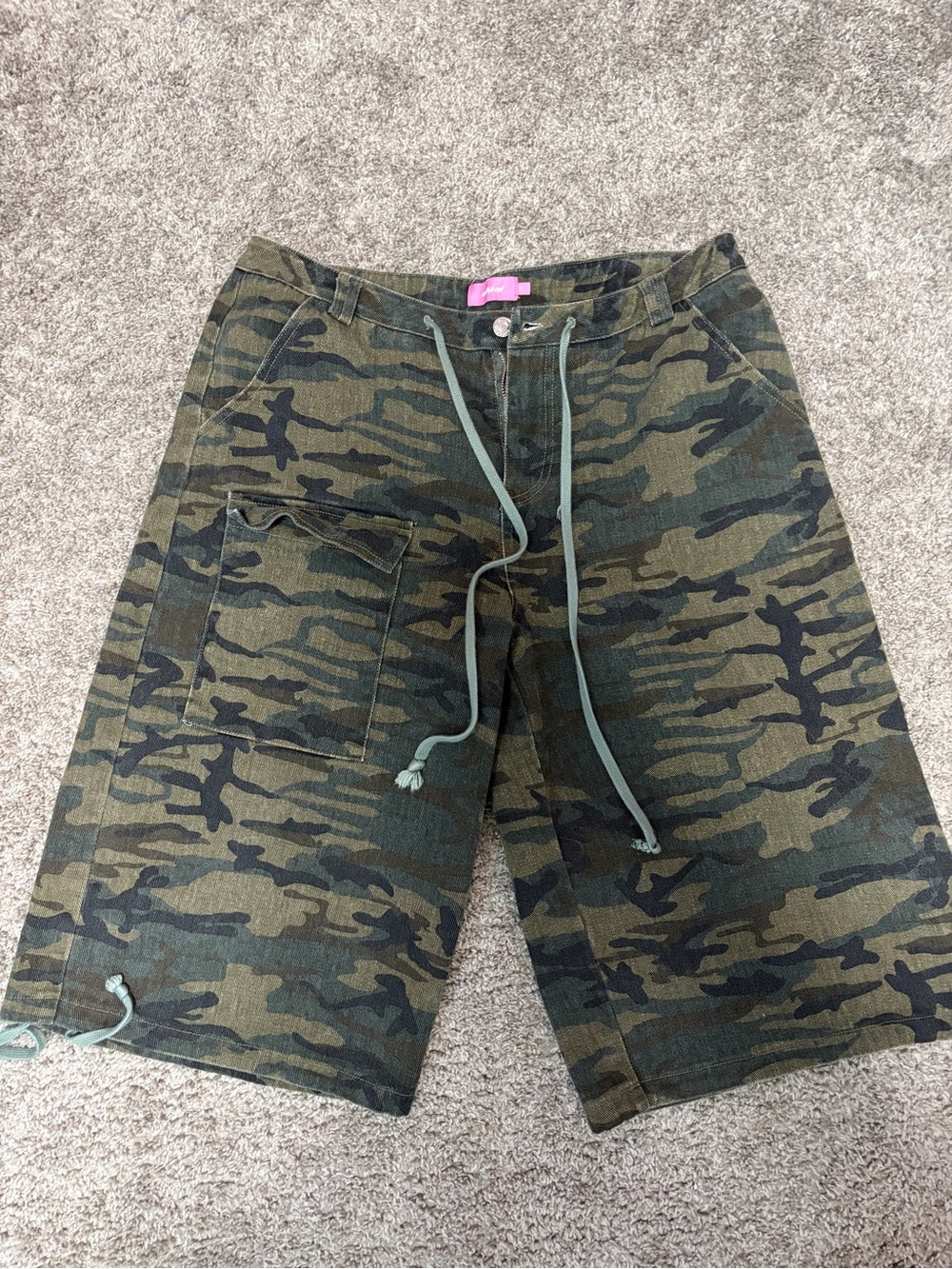 Edikted Women's Camo Bermuda Shorts - Olive Green